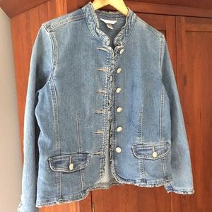 This is a perfect denim jacket for all seasons.